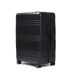 STRAHYD MAX - Maleta Expandible, Check-In L, color negro, vista isométrica, ruedas Spinner 360° Hinomoto Silent-Run, candado TSA