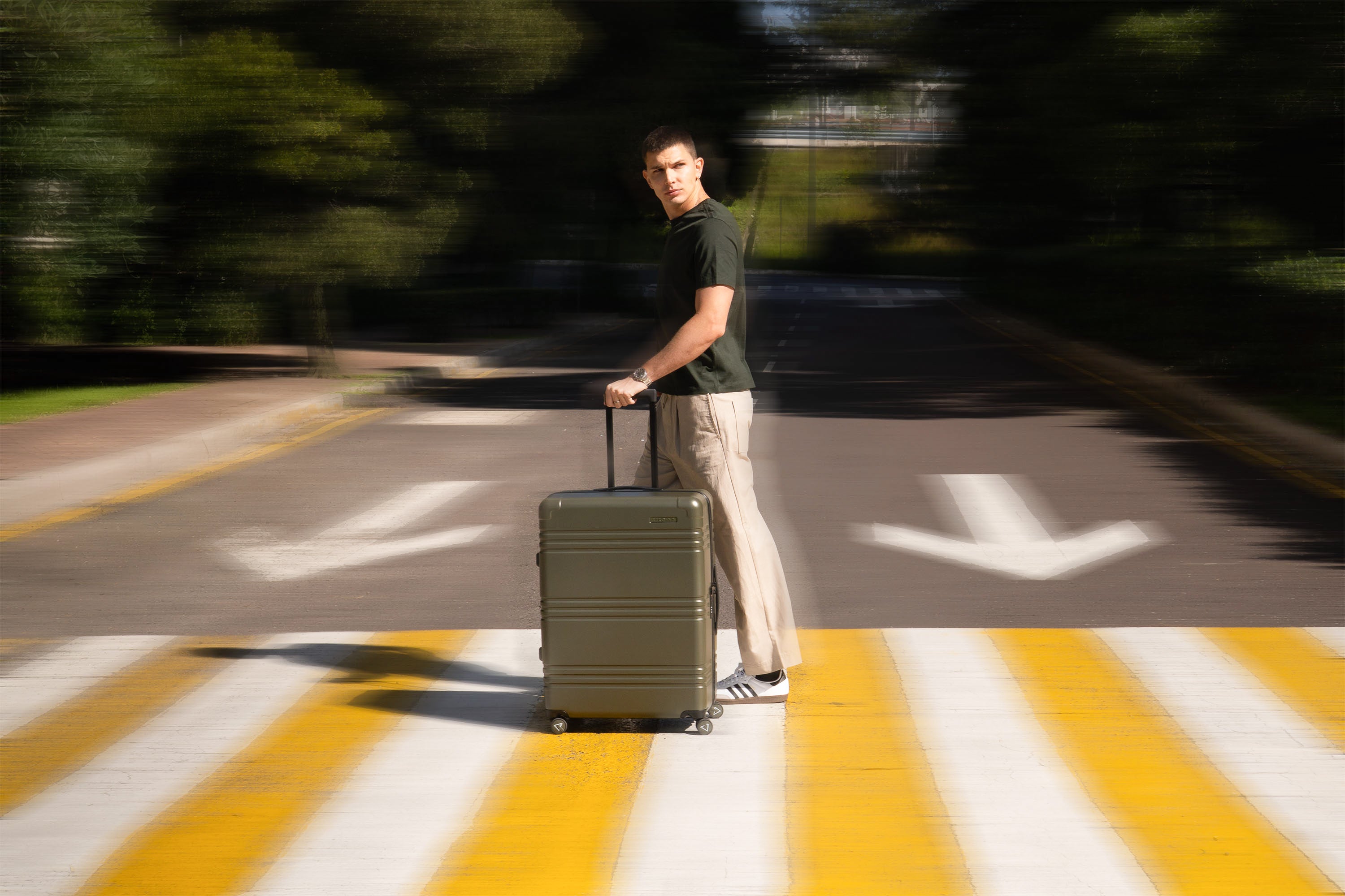 STRAHYD MAX, Maleta Expandible Check-In color verde, ruedas Spinner 360° Hinomoto Silent-Run, mango telescópico de aluminio con múltiples niveles