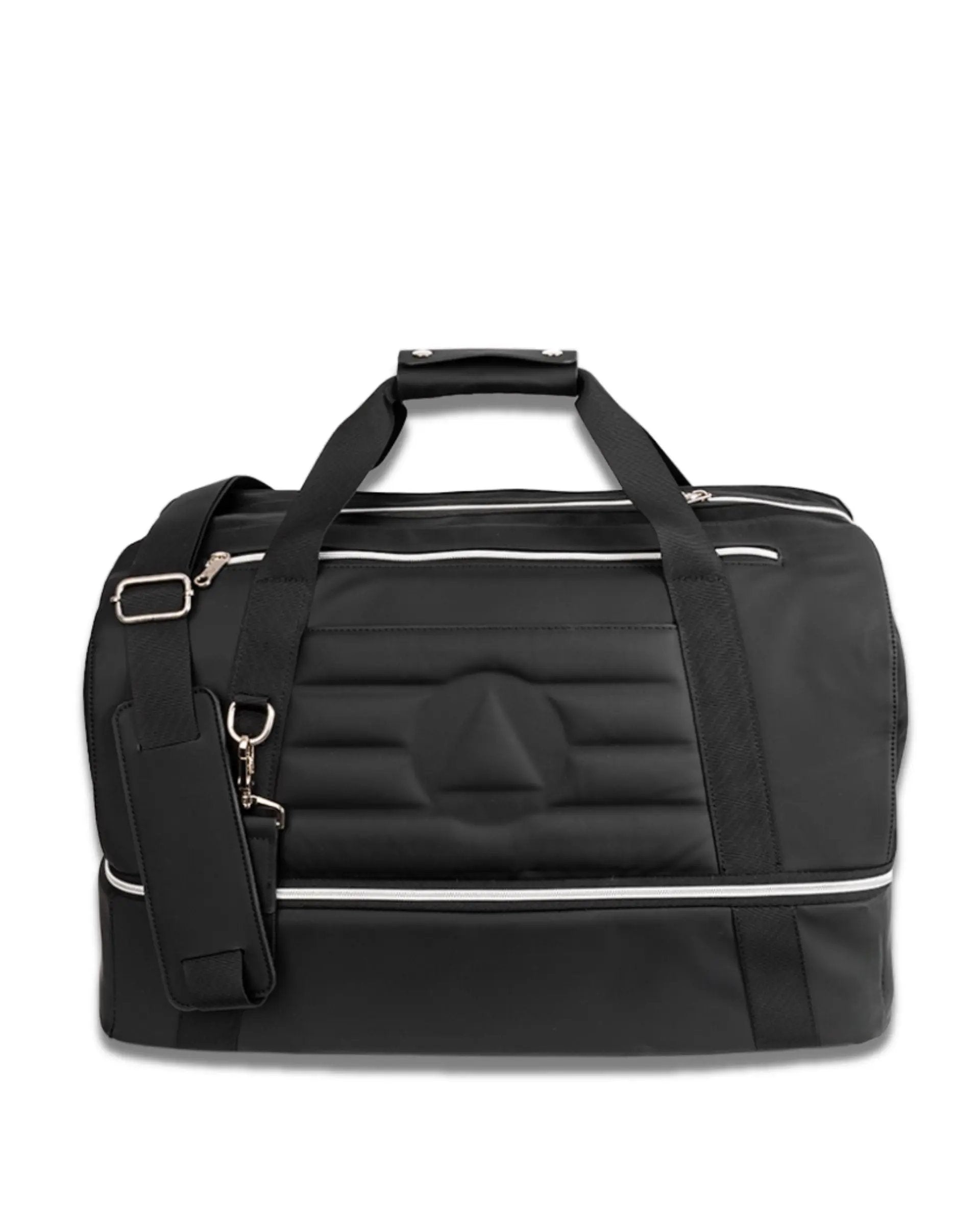 #color_black matte  Bolsa de viaje STRAHYD duffle bag negra sobre superficie clara