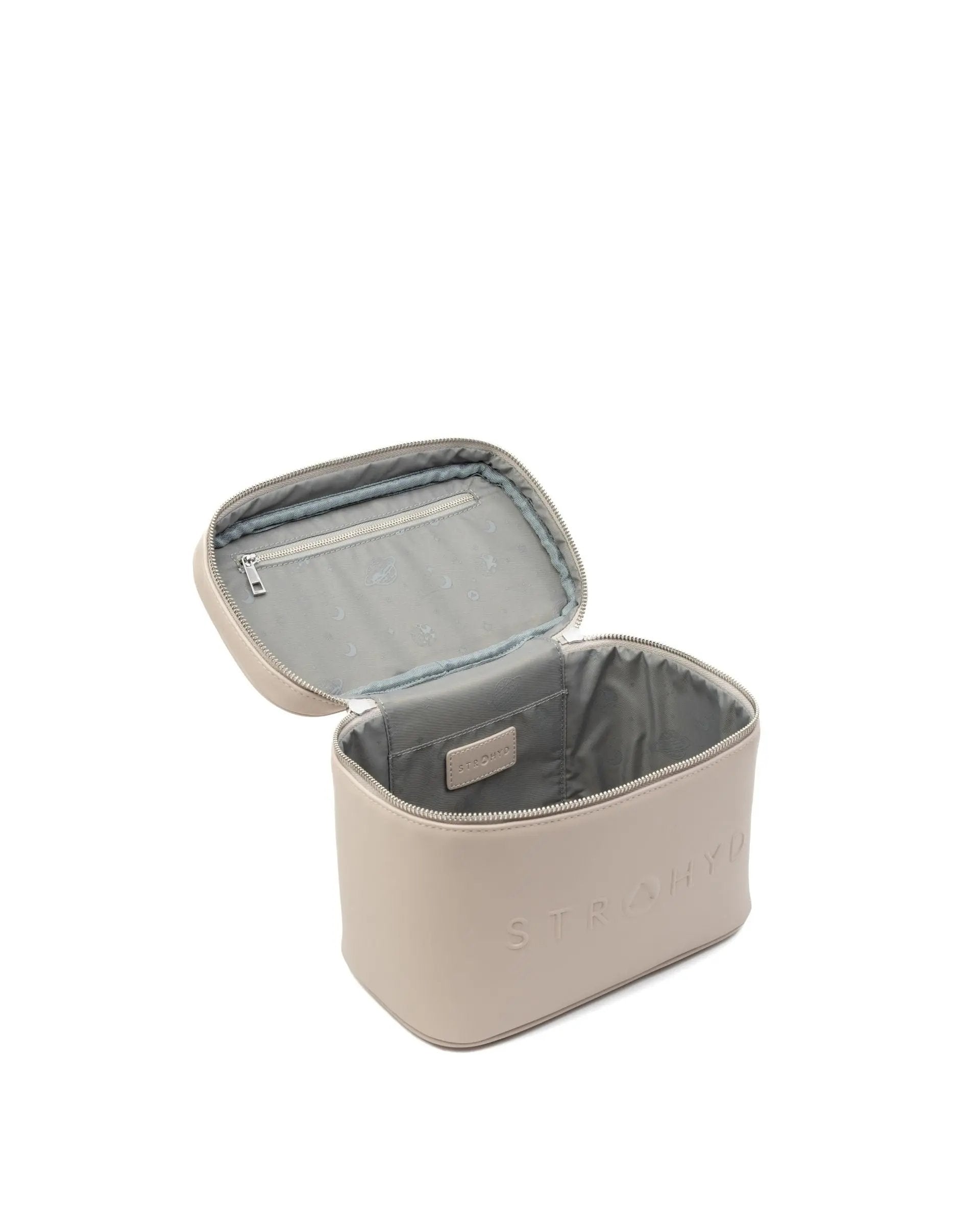 #color_soft nude Interior del neceser STRAHYD mostrando compartimentos organizados