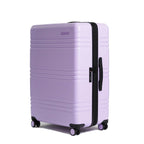 STRAHYD MAX - Maleta Expandible, Check-In L, color lila, vista isométrica, ruedas Spinner 360° Hinomoto Silent-Run, candado TSA